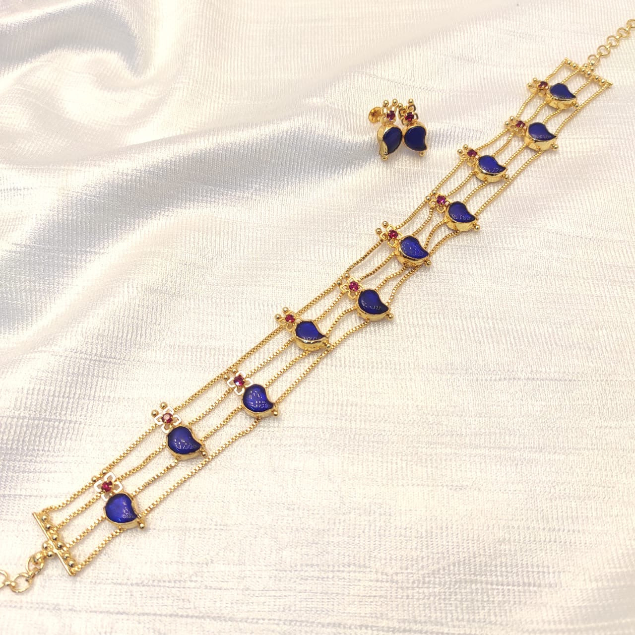 Mango choker with stud