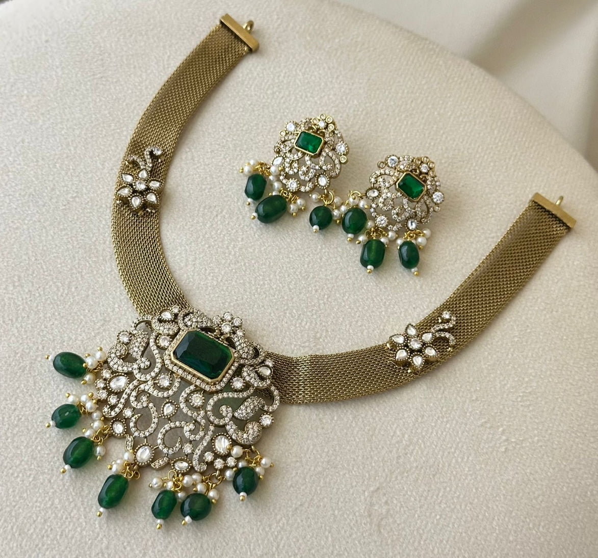 Victorian Emerald jewelry