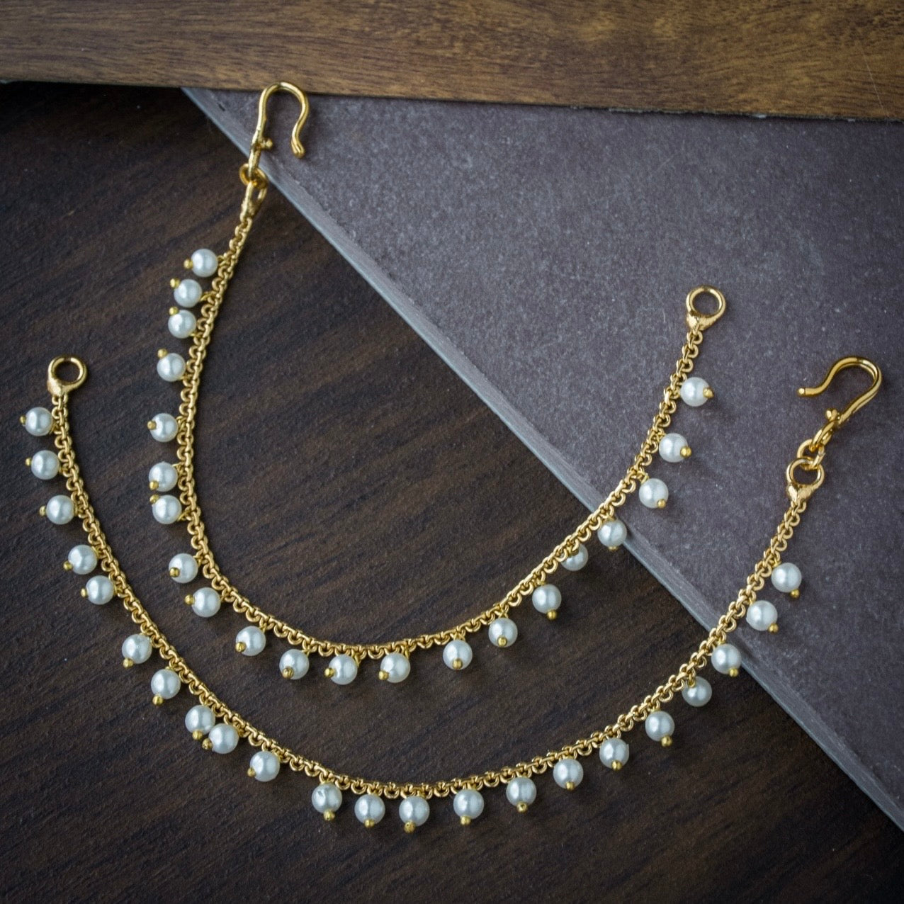 Single layer ear chain