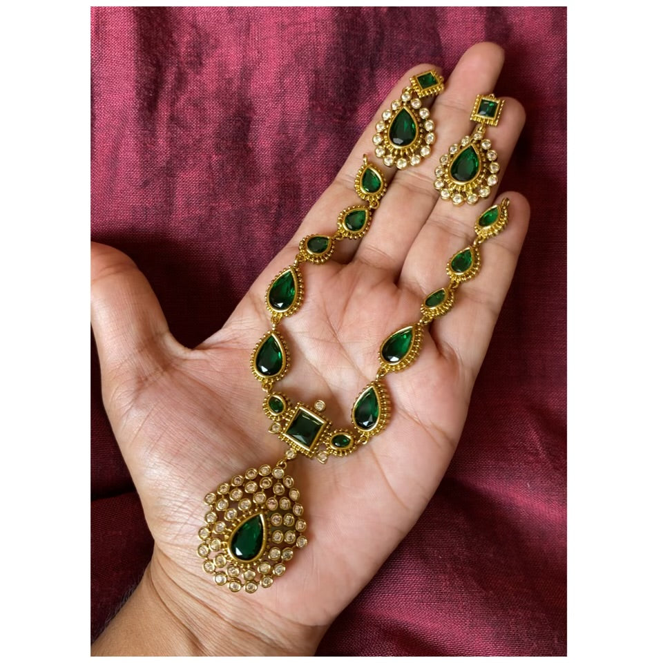 Jyotika emerald jewellery
