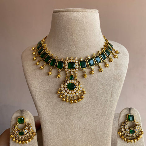 EMERALD CHOKER