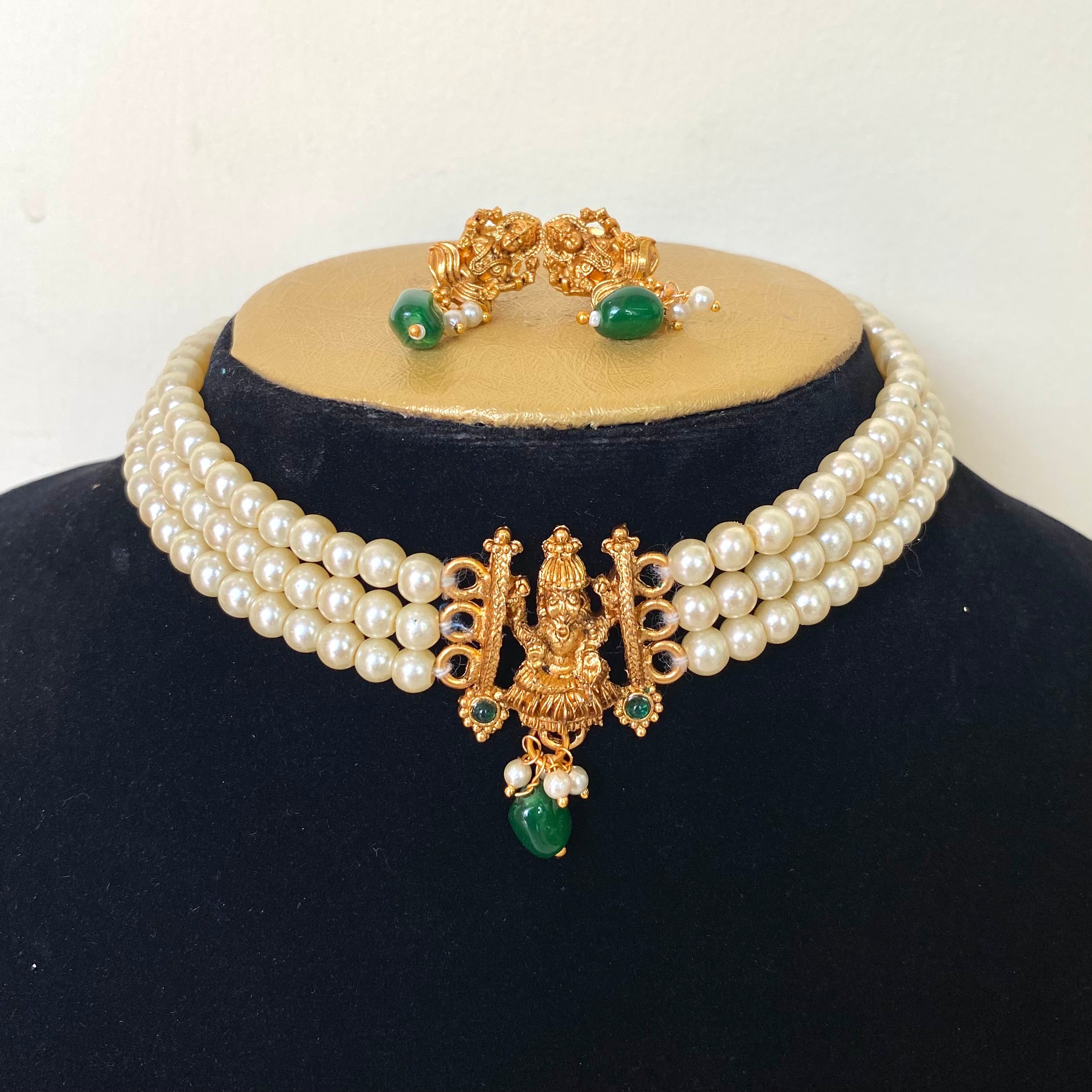 Lakshmi pearl choker with stud