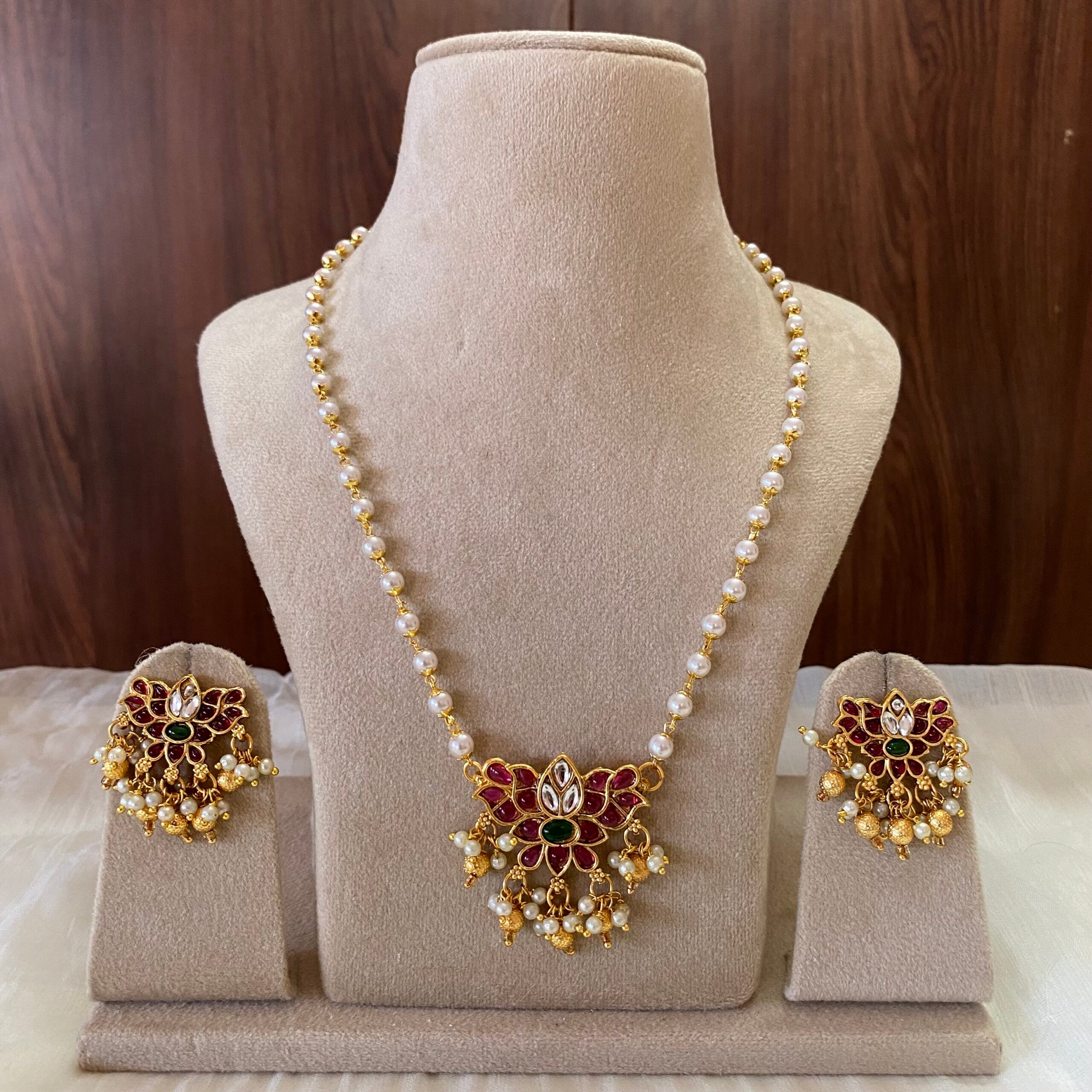 Single layer Lotus pearl necklace