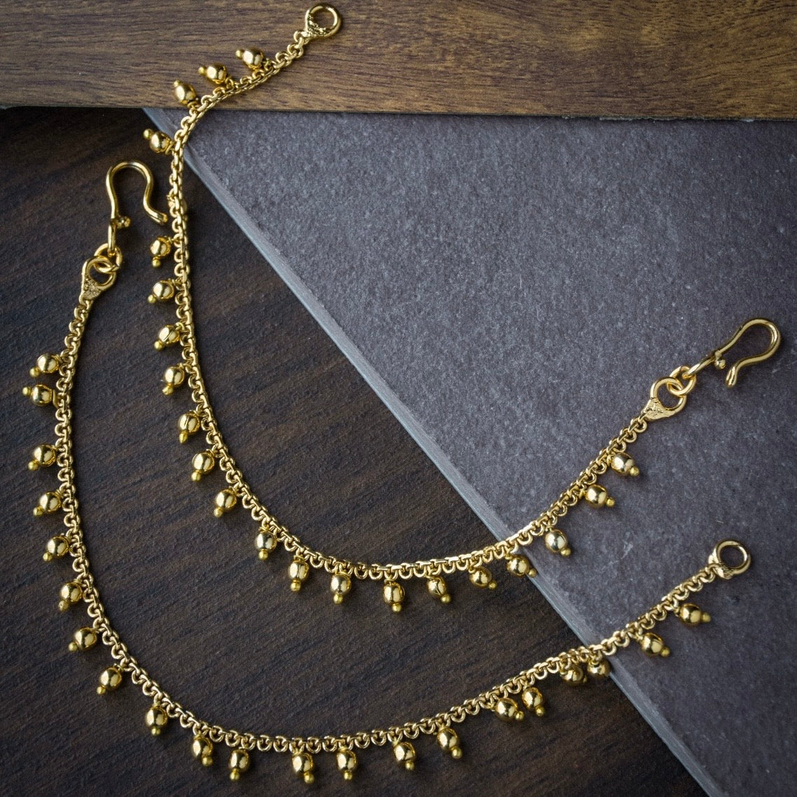 Single layer ear chain