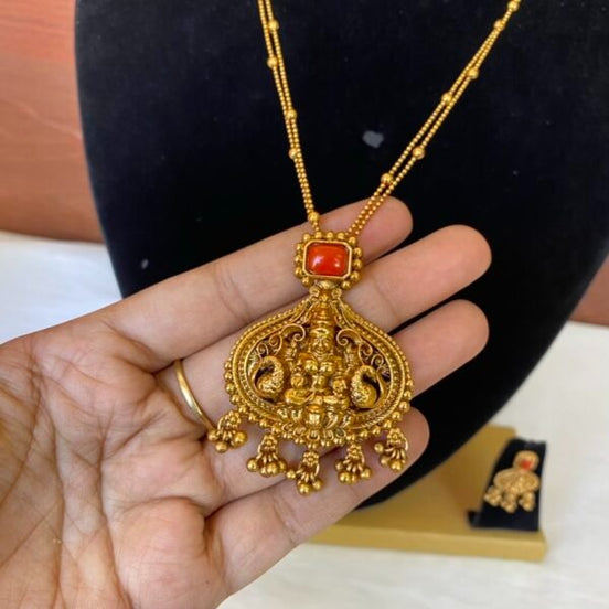 simple-coral-pendant-set