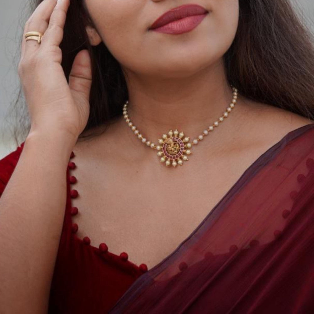 Peacock pearl choker