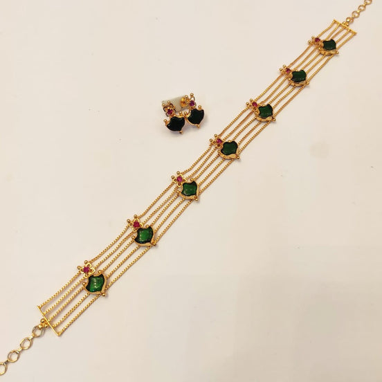 Palakka choker with stud